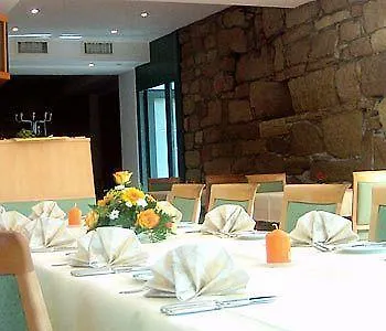 深兹穗纳餐厅酒店