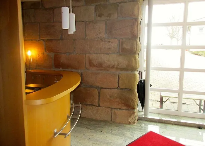 深兹穗纳餐厅酒店 3*